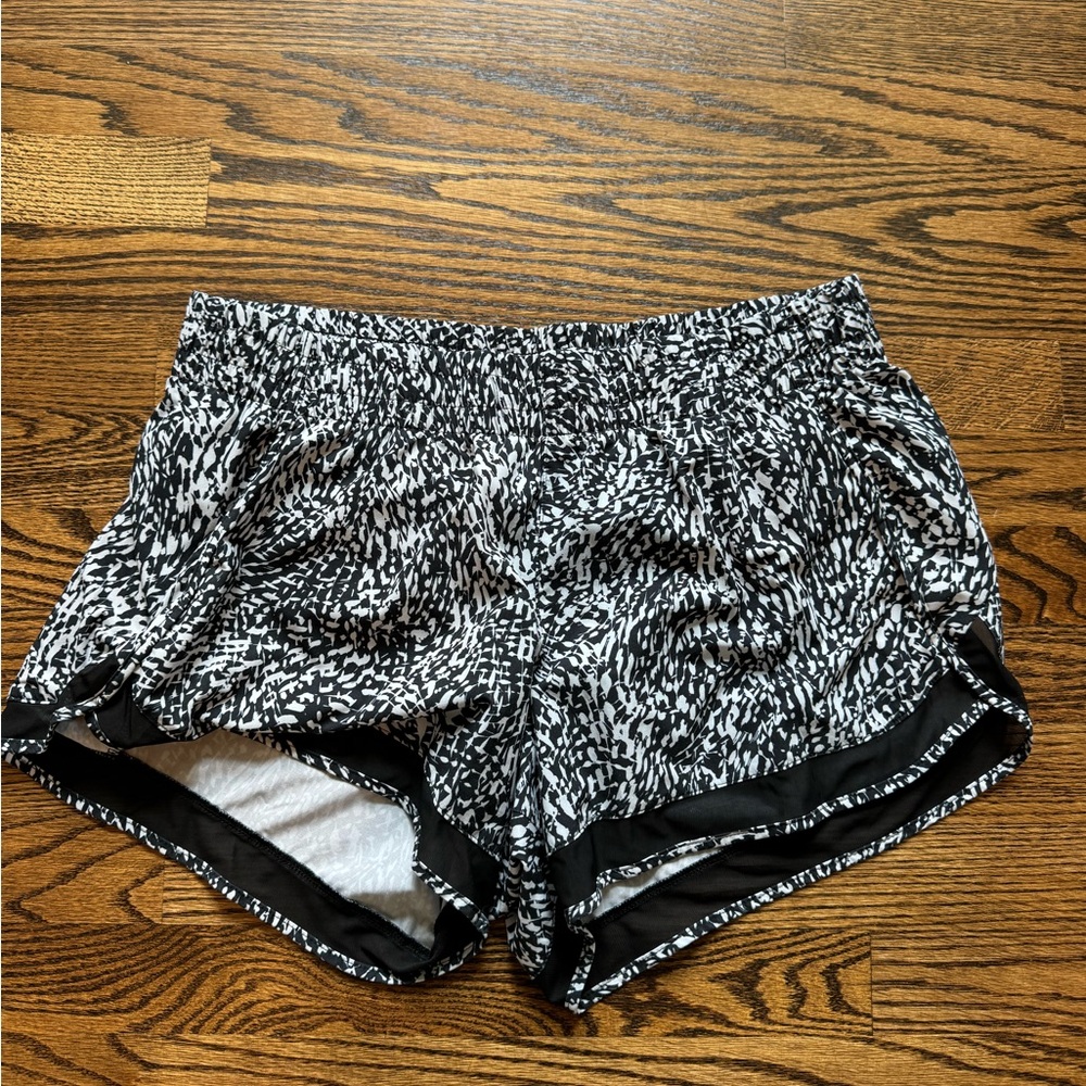 Athleta Mesh Racer Run Mid Rise Short